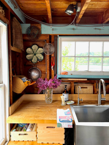Storage Ideas to Steal from a Waterside Summer Kitchen in Maine