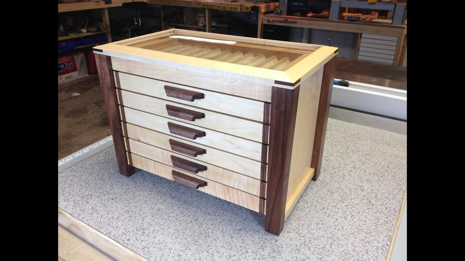 In this video we take a look at the pen diplay cabinet i build for all the pens i turned and sell.