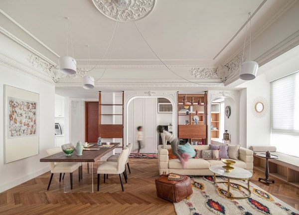 French Neoclassical Interiors With Pleasant Pops Of Colour