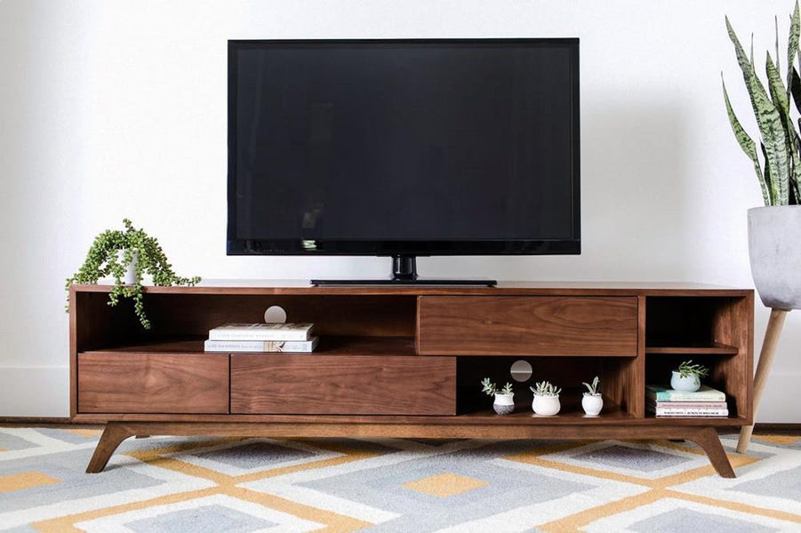 Buying TV Stands That Compliment Your Traditional Home